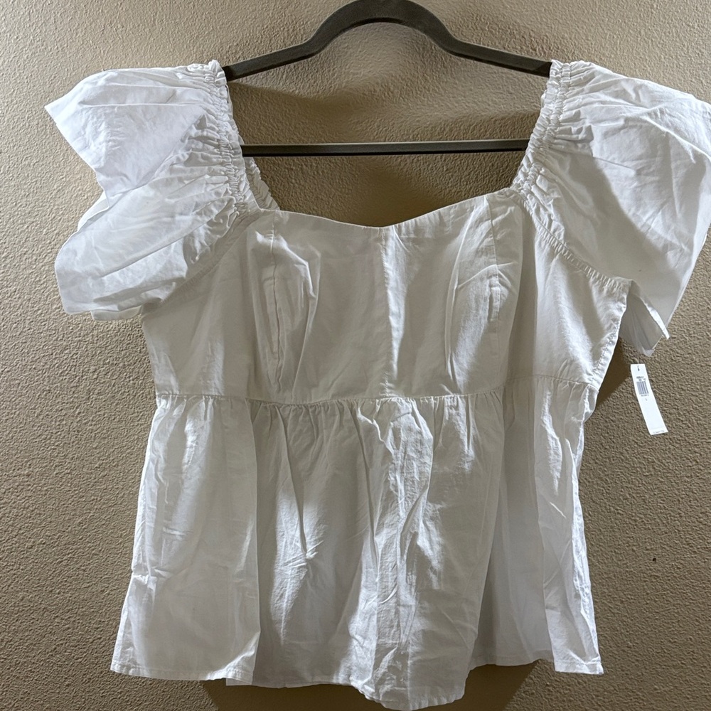 3/$13🌷 NEW. Flutter Sleeve Top - Picture 2 of 6